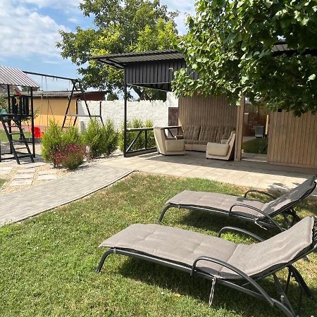 Rajczi Apartman Mohacs Bagian luar foto