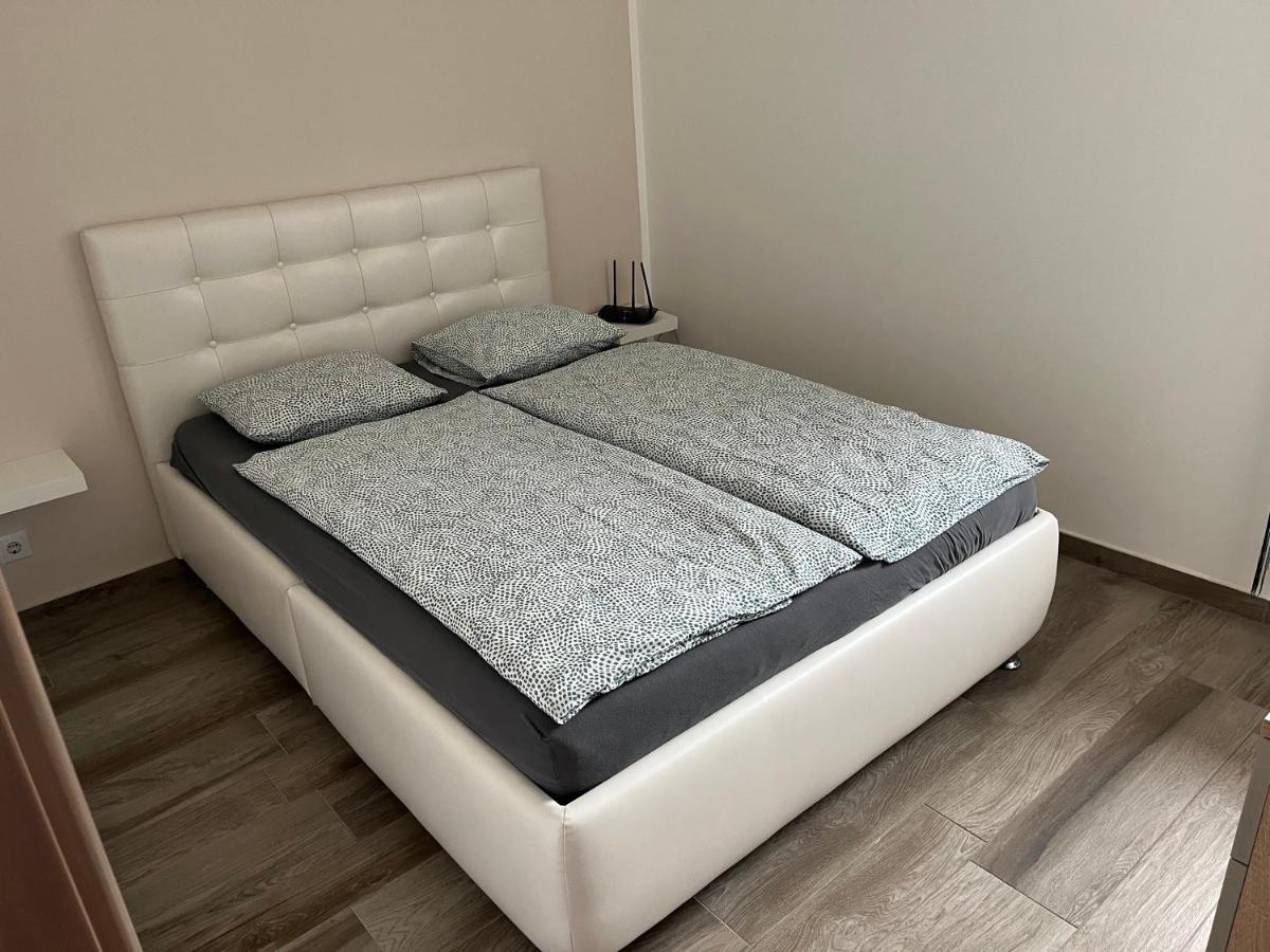 Rajczi Apartman Mohacs Bagian luar foto