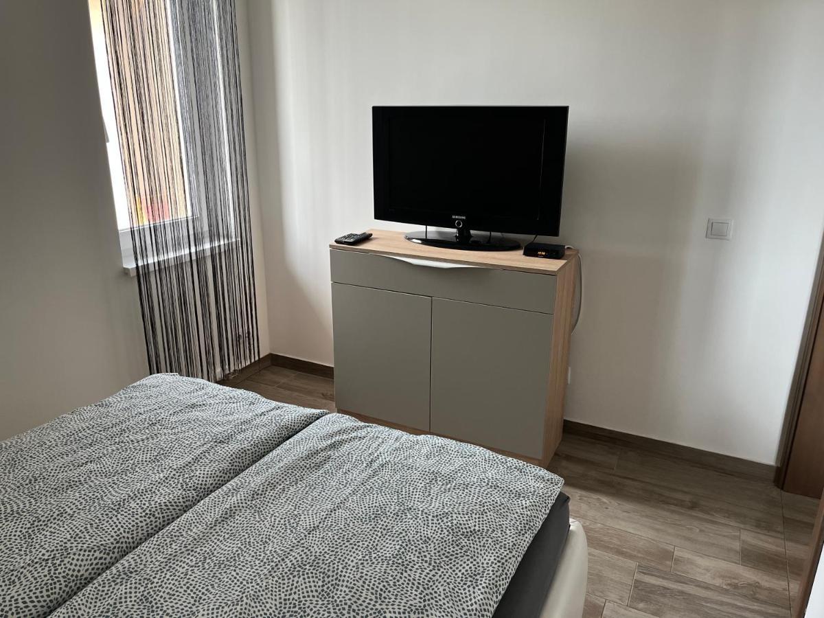 Rajczi Apartman Mohacs Bagian luar foto