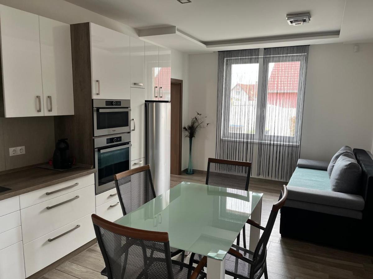 Rajczi Apartman Mohacs Bagian luar foto