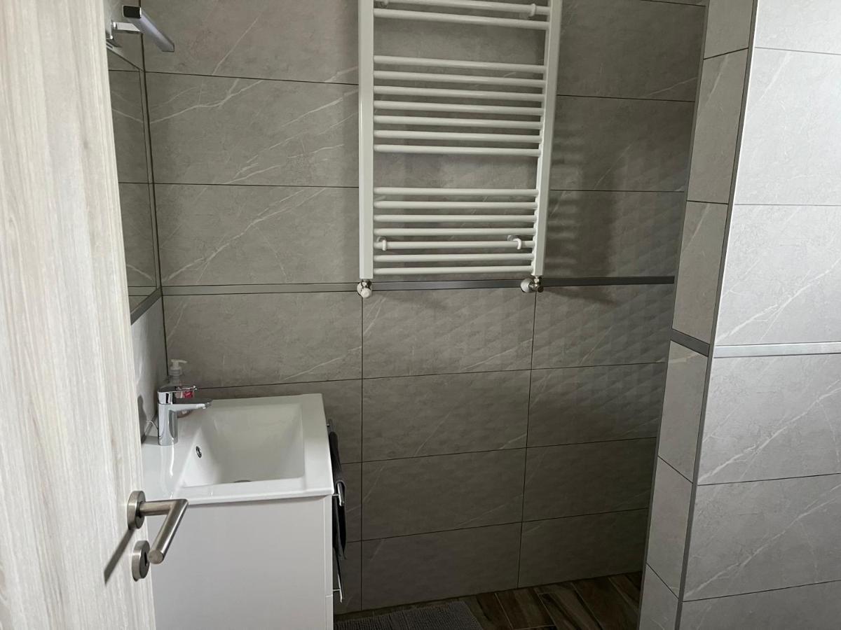 Rajczi Apartman Mohacs Bagian luar foto