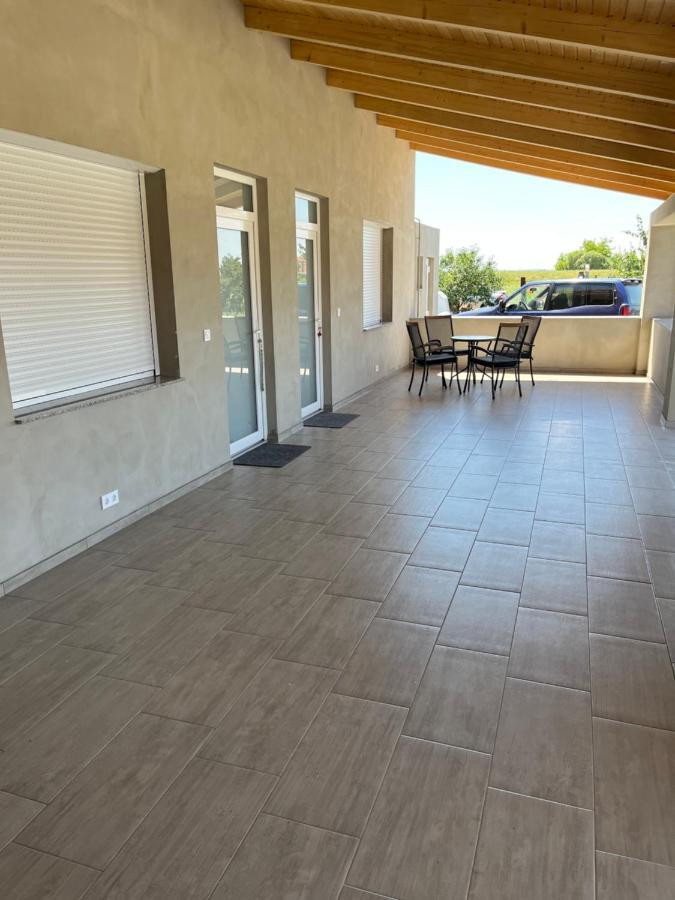 Rajczi Apartman Mohacs Bagian luar foto