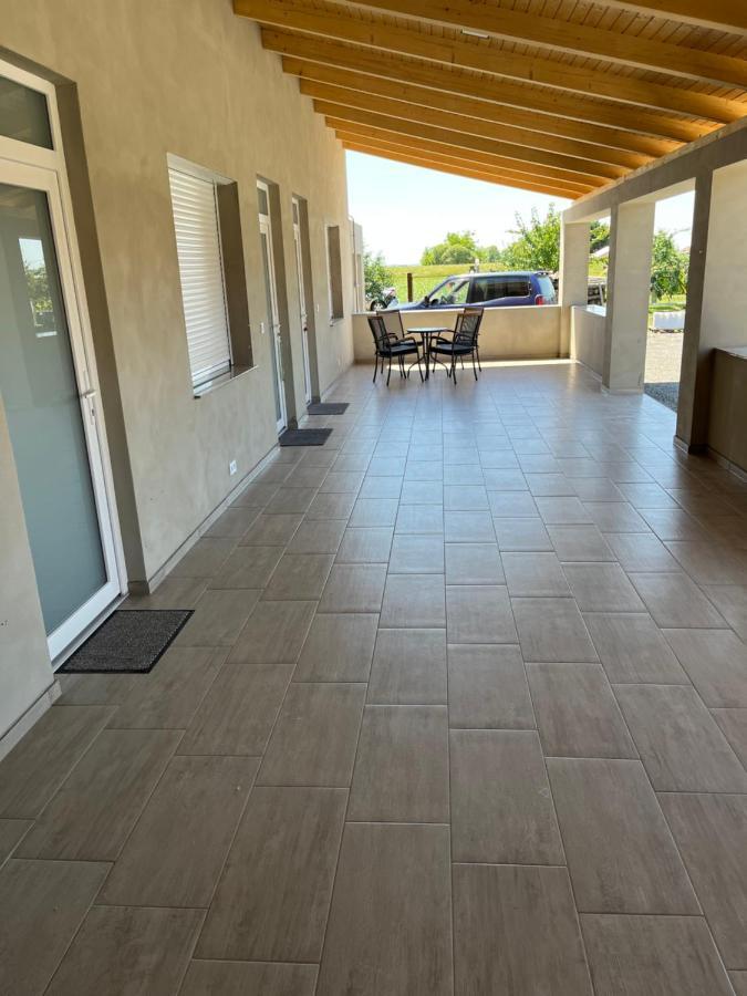 Rajczi Apartman Mohacs Bagian luar foto