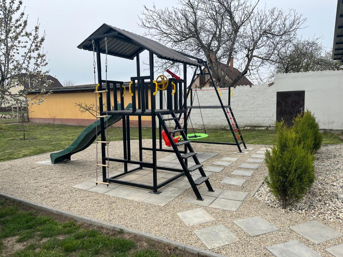 Rajczi Apartman Mohacs Bagian luar foto