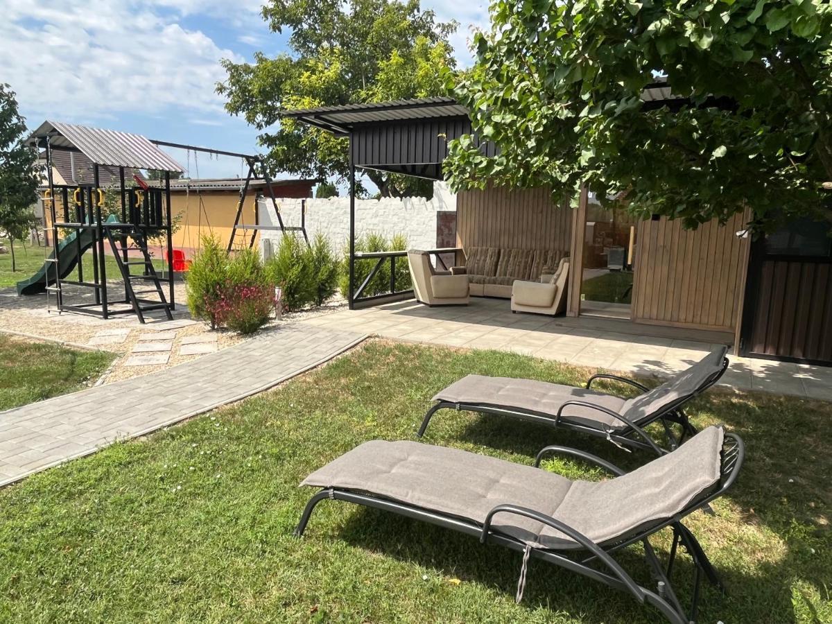 Rajczi Apartman Mohacs Bagian luar foto