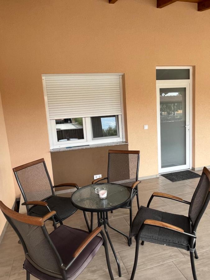 Rajczi Apartman Mohacs Bagian luar foto