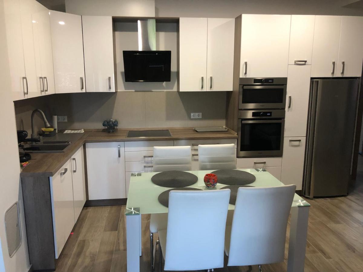 Rajczi Apartman Mohacs Bagian luar foto